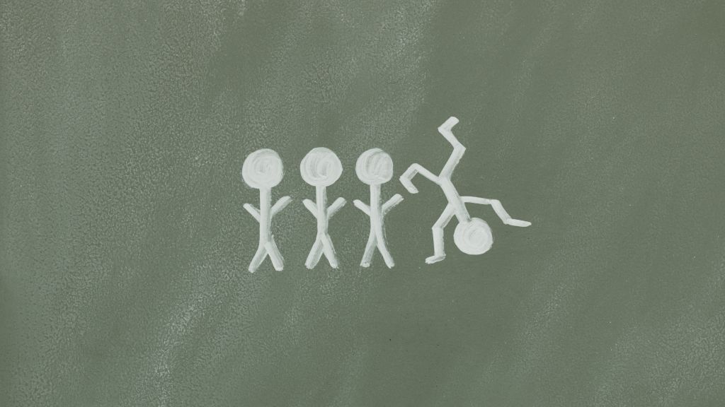 Illustration von vier Strichmännchen, wobei eines kopfüber steht, um unterschiedliche Verhaltensweisen darzustellen.