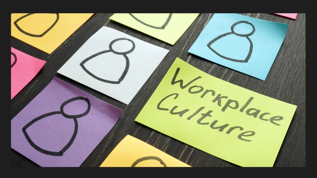 Neurodiversität am Arbeitsplatz: Hier findest du heraus, was du bedenken musst, damit es deinem Gehirn auf Arbeit gut geht.